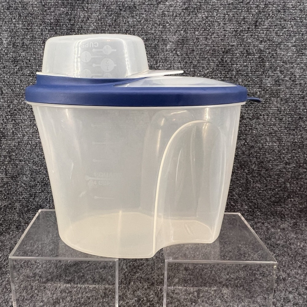 Rubbermaid 516E 2 Qt / 8 Cups Storage With Built In 1 Cup Scoop Measuring Blue